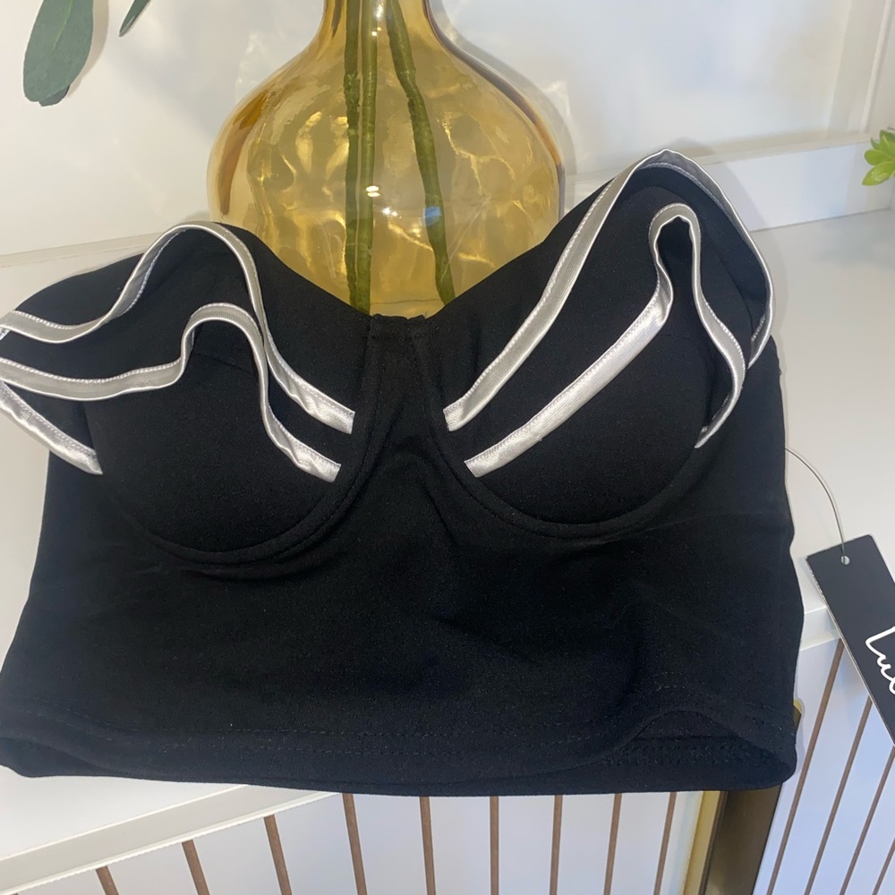 Lulu’s Black Crop Top
